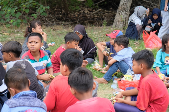 KKN Undip Temani Anak Dasun Piknik di Desa Sendiri
